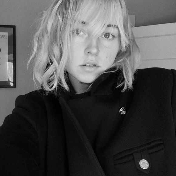 Meet your Posher, Nicole - Picture 2 of 3